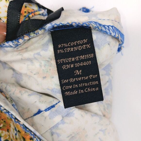 E Hanger M Women’s Blue Yellow Daisy Floral Shorts Medium Stretchy Zip Pockets - Picture 11 of 12